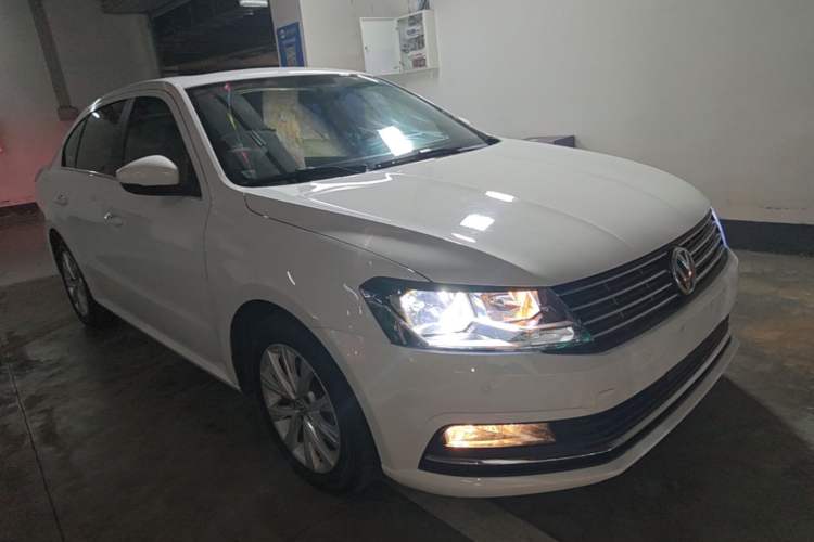 Used Volkswagen Lavida 2017 230TSI DSG Comfort Edition Front Right 45 Deg