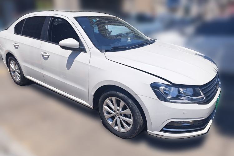 Used Volkswagen Lavida 2017 1.6L Automatic Comfort Edition Front Right 45 Deg
