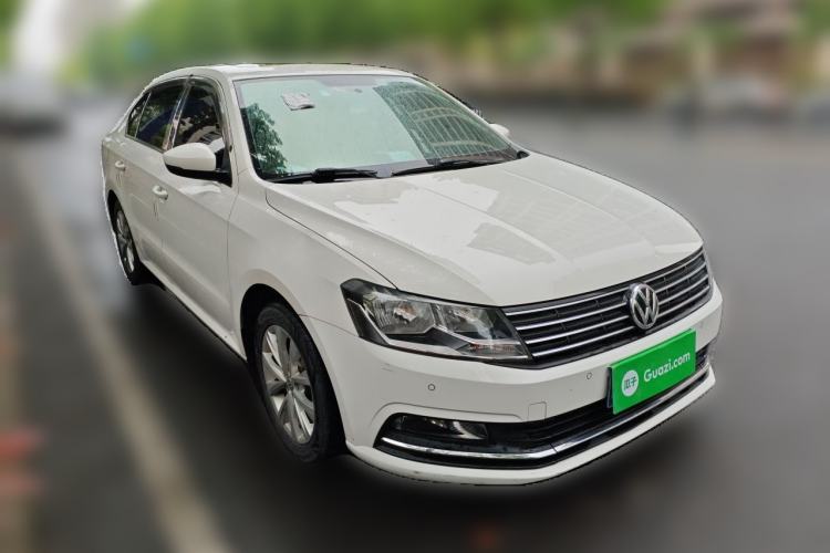 Used Volkswagen Lavida 2017 1.6L Manual Comfort Edition Front Right 45 Deg
