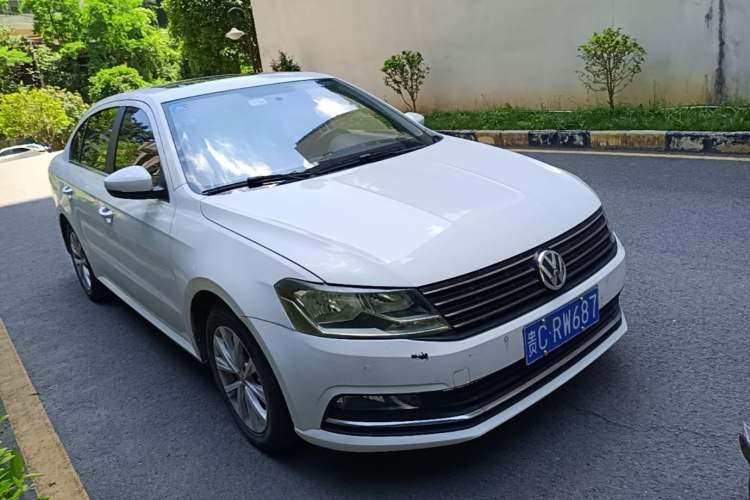 Used Volkswagen Lavida 2017 1.6L Automatic Comfort Edition Front Right 45 Deg