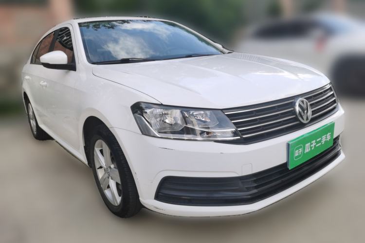 Used Volkswagen Lavida 2017 1.6L Manual Fashion Edition Front Right 45 Deg