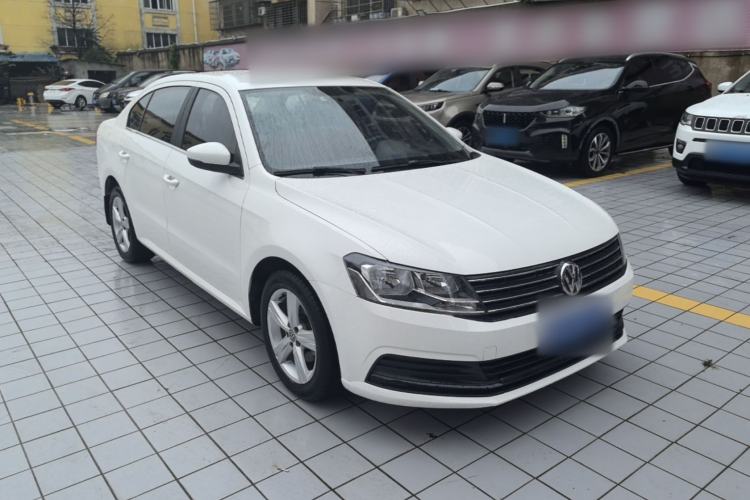 Used Volkswagen Lavida 2017 1.6L Automatic Fashion Edition Front Right 45 Deg