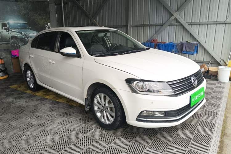 Used Volkswagen Lavida 2017 1.6L Manual Comfort Edition Front Right 45 Deg