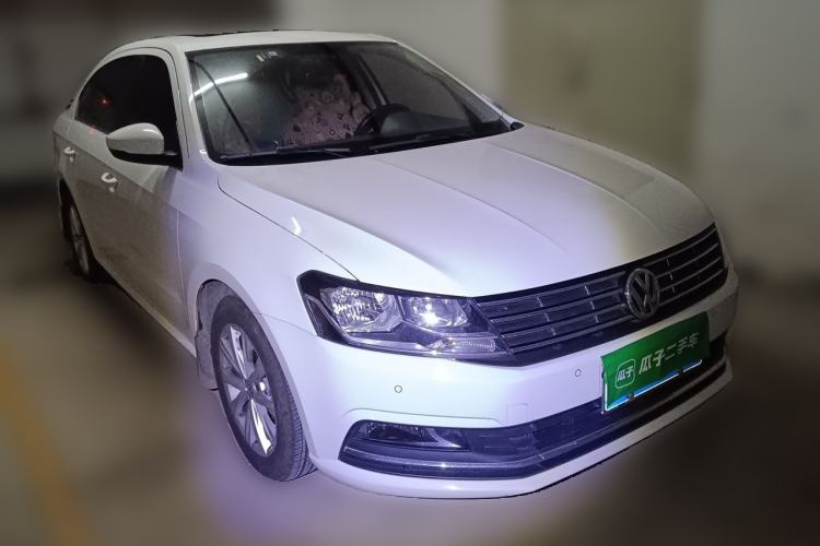 Used Volkswagen Lavida 2017 230TSI DSG Comfort Edition Front Right 45 Deg