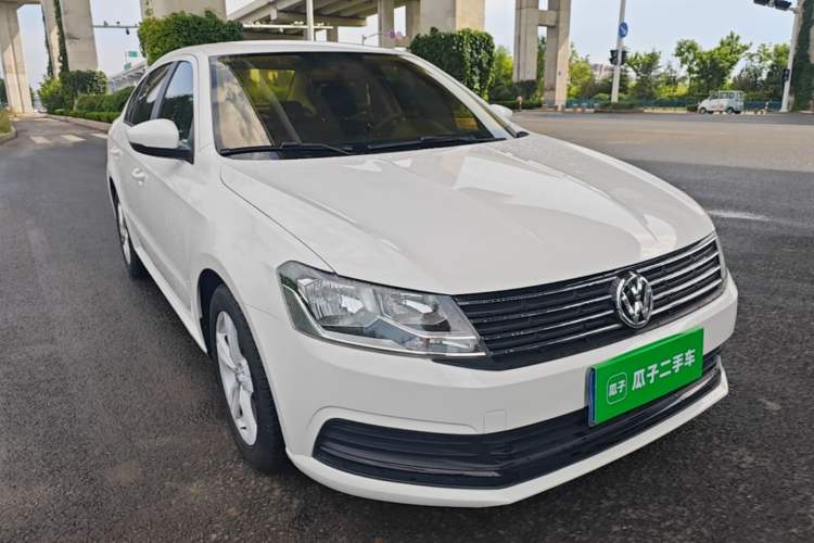 Used Volkswagen Lavida 2017 1.6L Automatic Fashion Edition Front Right 45 Deg