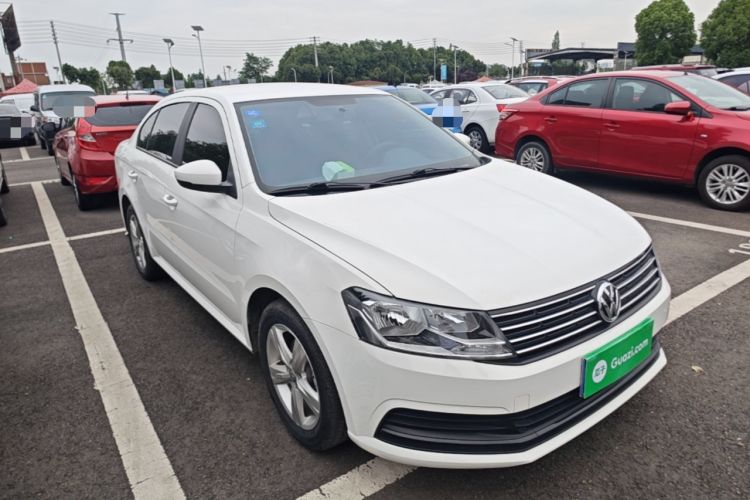 Used Volkswagen Lavida 2017 1.6L Manual Fashion Edition Front Right 45 Deg