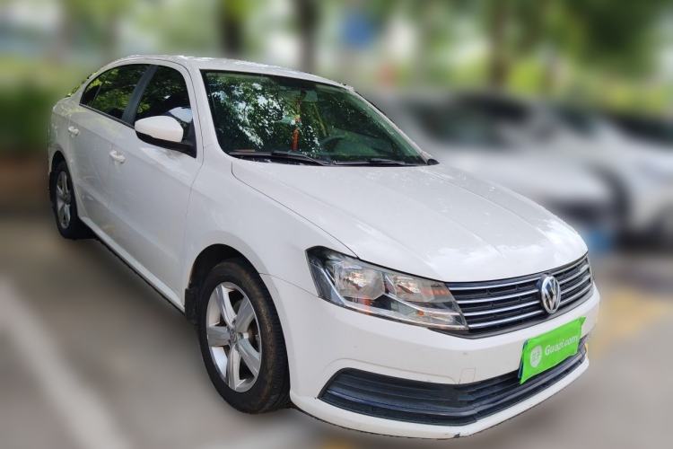Used Volkswagen Lavida 2017 1.6L Manual Fashion Edition Front Right 45 Deg
