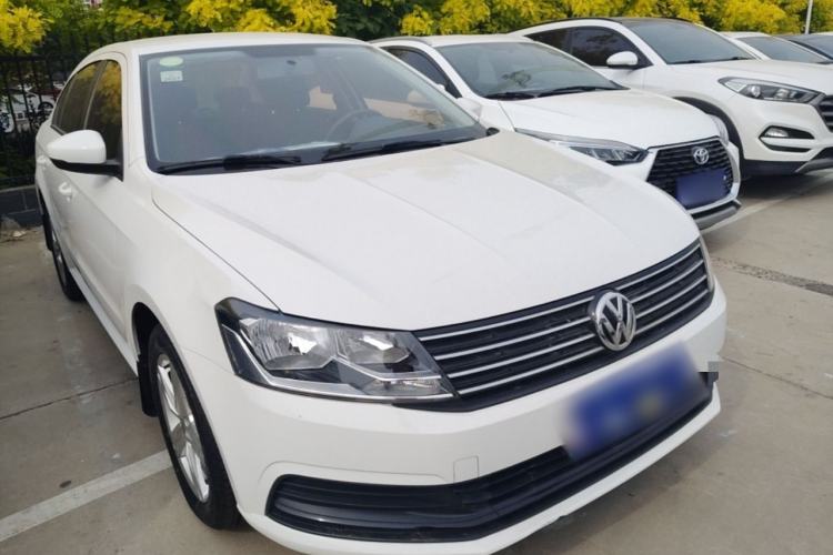 Used Volkswagen Lavida 2017 1.6L Manual Fashion Edition Front Right 45 Deg