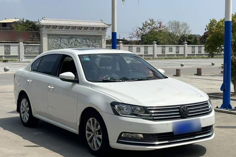 Used Volkswagen Lavida 2017 230TSI DSG Comfort Edition Front Right 45 Deg