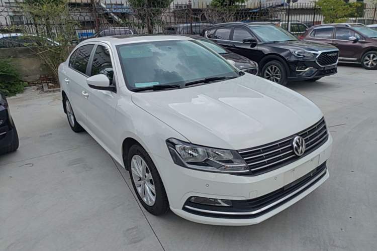 Used Volkswagen Lavida 2017 1.6L Automatic Comfort Edition Front Right 45 Deg