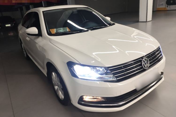 Used Volkswagen Lavida 2017 230TSI DSG Comfort Edition Front Right 45 Deg