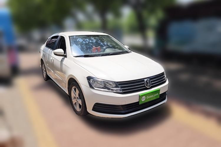Used Volkswagen Lavida 2017 1.6L Manual Fashion Edition Front Right 45 Deg