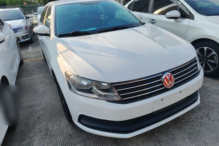 Used Volkswagen Lavida 2017 1.6L Manual Fashion Edition Front Right 45 Deg