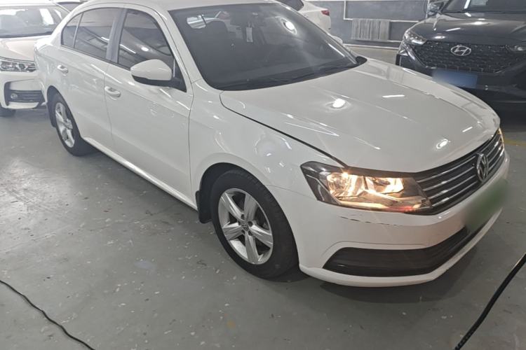Used Volkswagen Lavida 2017 1.6L Automatic Fashion Edition Front Right 45 Deg
