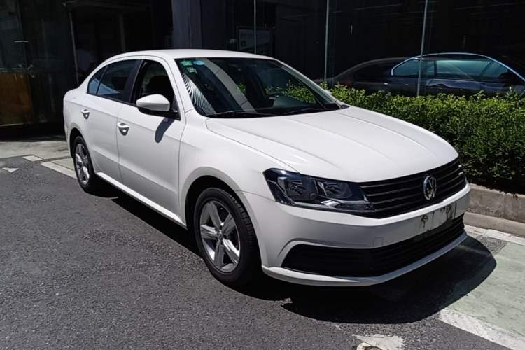 Used Volkswagen Lavida 2017 1.6L Automatic Fashion Edition Front Right 45 Deg