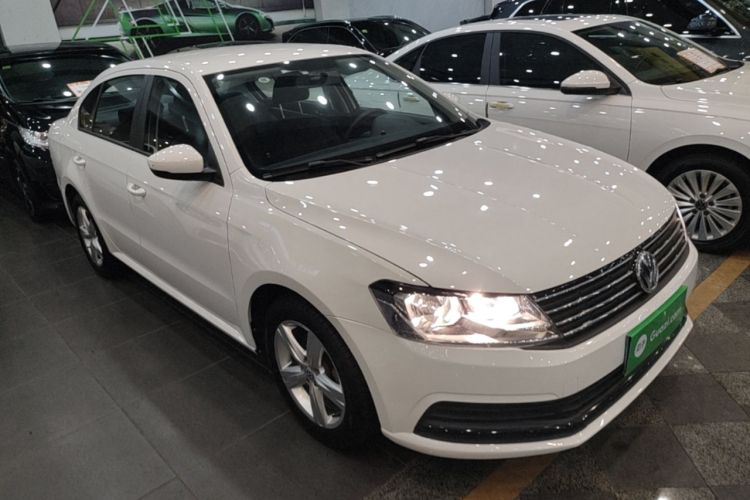Used Volkswagen Lavida 2017 1.6L Automatic Fashion Edition Front Right 45 Deg