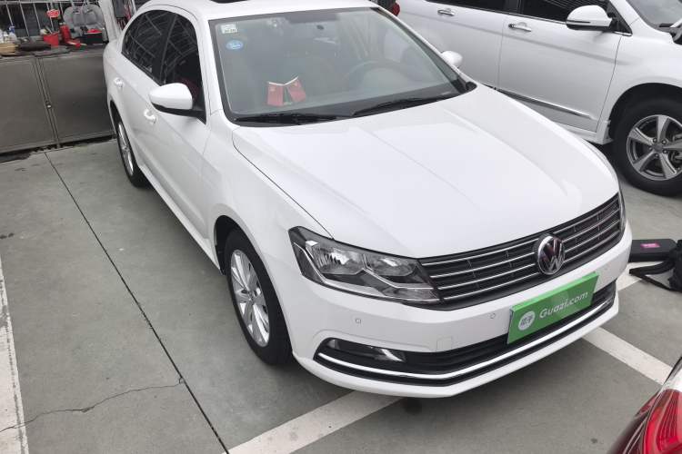 Used Volkswagen Lavida 2017 1.6L Automatic Comfort Edition Front Right 45 Deg