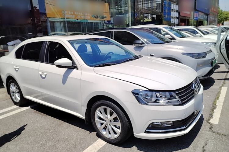 Used Volkswagen Lavida 2017 1.6L Automatic Comfort Edition Front Right 45 Deg