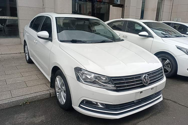 Used Volkswagen Lavida 2017 1.6L Automatic Comfort Edition Front Right 45 Deg