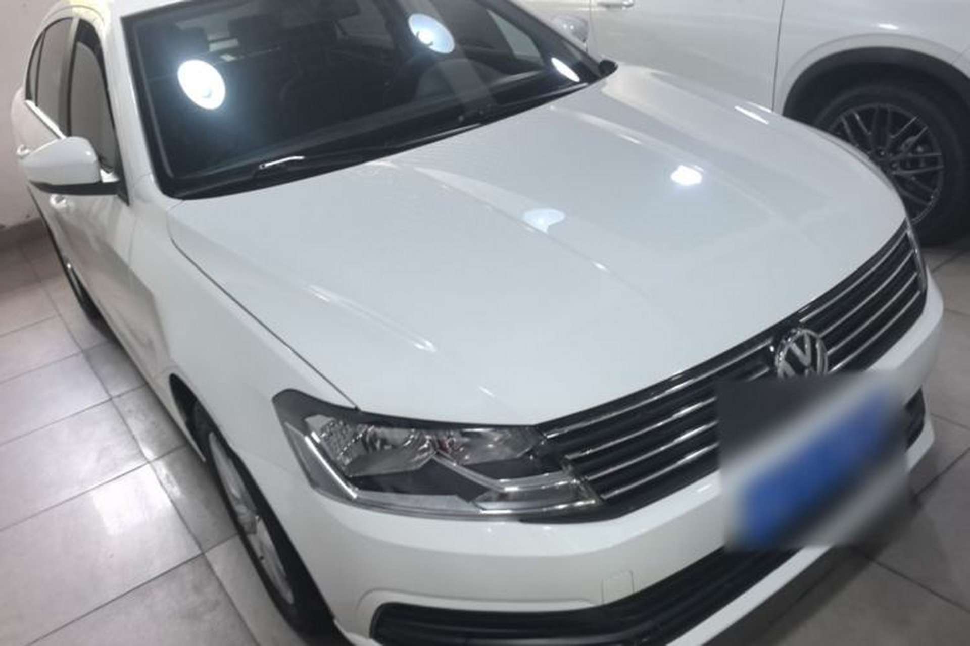 Used Volkswagen Lavida 2017 1.6L Manual Fashion Edition Front Right 45 Deg