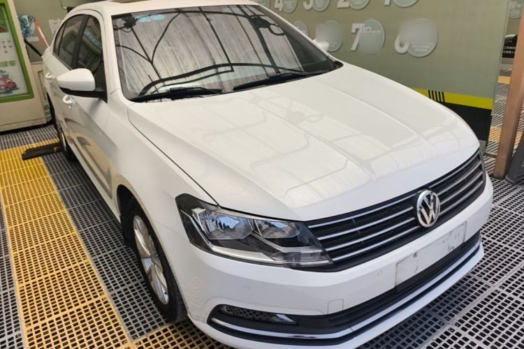 Used Volkswagen Lavida 2017 1.6L Automatic Comfort Edition Front Right 45 Deg