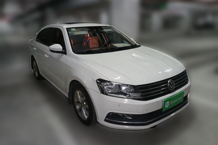 Used Volkswagen Lavida 2017 230TSI DSG Comfort Edition Front Right 45 Deg
