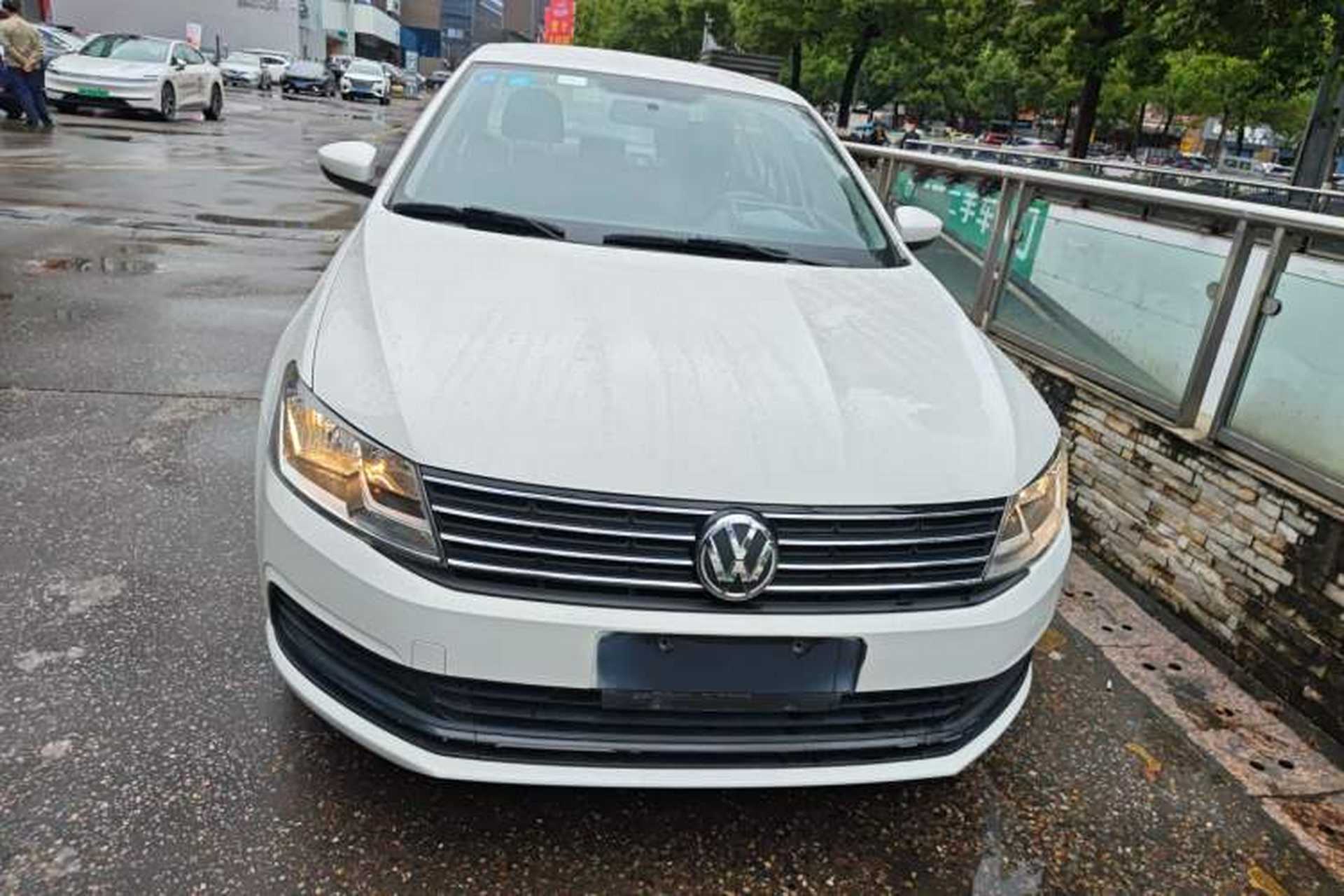 Used Volkswagen Lavida 2017 1.6L Manual Fashion Edition Front