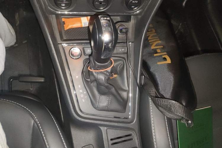 Used Volkswagen Lavida 2017 230TSI DSG Comfort Edition Gear Lever