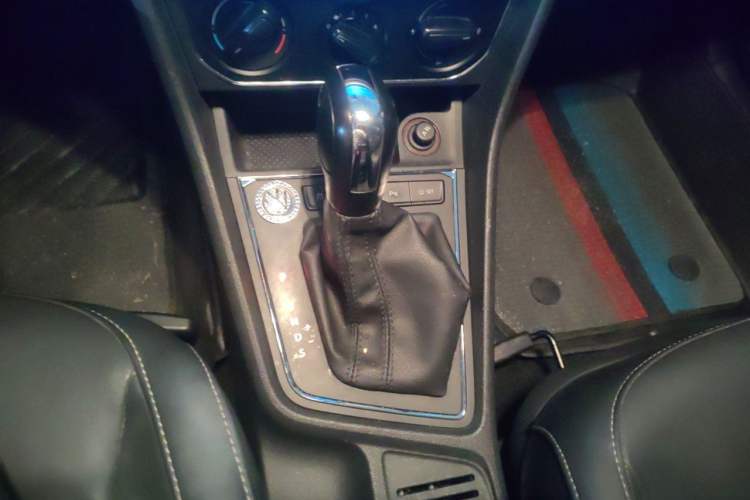 Used Volkswagen Lavida 2017 1.6L Automatic Comfort Edition Gear Lever