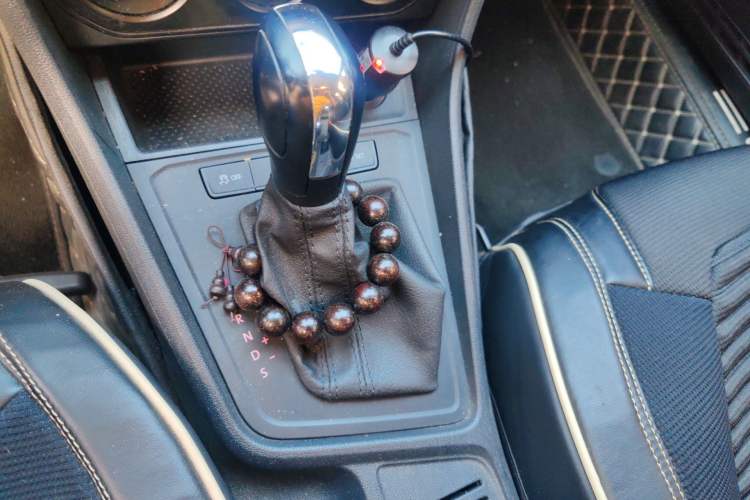 Used Volkswagen Lavida 2017 1.6L Automatic Fashion Edition Gear Lever