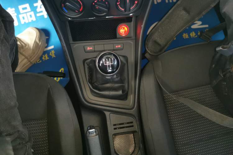 Used Volkswagen Lavida 2017 1.6L Manual Fashion Edition Gear Lever