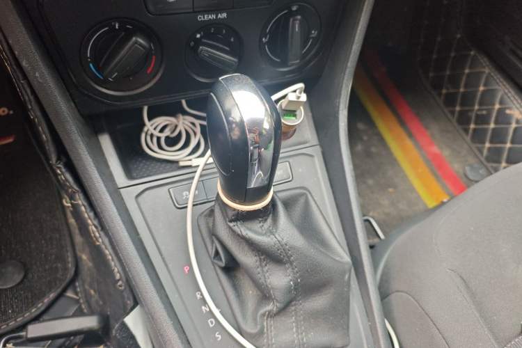 Used Volkswagen Lavida 2017 1.6L Automatic Fashion Edition Gear Lever