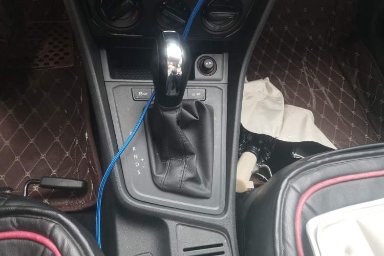 Used Volkswagen Lavida 2017 1.6L Automatic Fashion Edition Gear Lever
