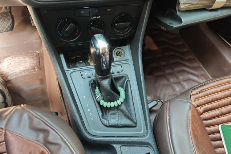 Used Volkswagen Lavida 2017 1.6L Automatic Fashion Edition Gear Lever