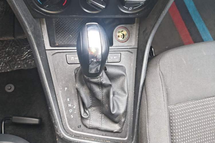 Used Volkswagen Lavida 2017 1.6L Automatic Fashion Edition Gear Lever