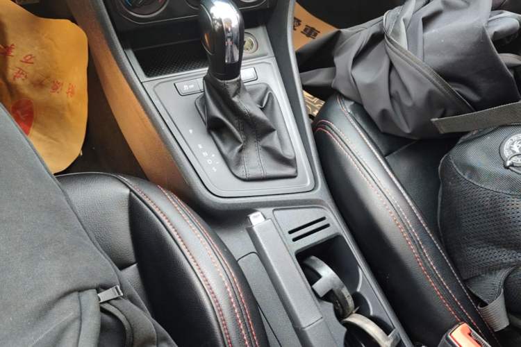 Used Volkswagen Lavida 2017 1.6L Automatic Fashion Edition Gear Lever