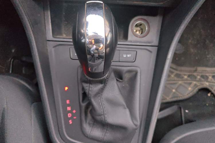Used Volkswagen Lavida 2017 1.6L Automatic Fashion Edition Gear Lever