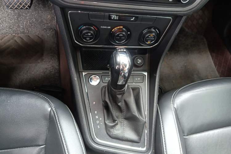 Used Volkswagen Lavida 2017 230TSI DSG Comfort Edition Gear Lever