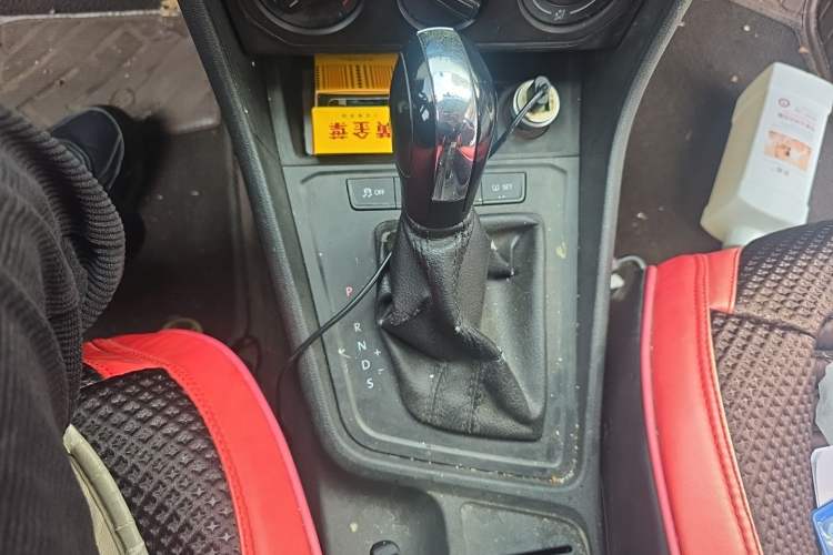 Used Volkswagen Lavida 2017 1.6L Automatic Fashion Edition Gear Lever