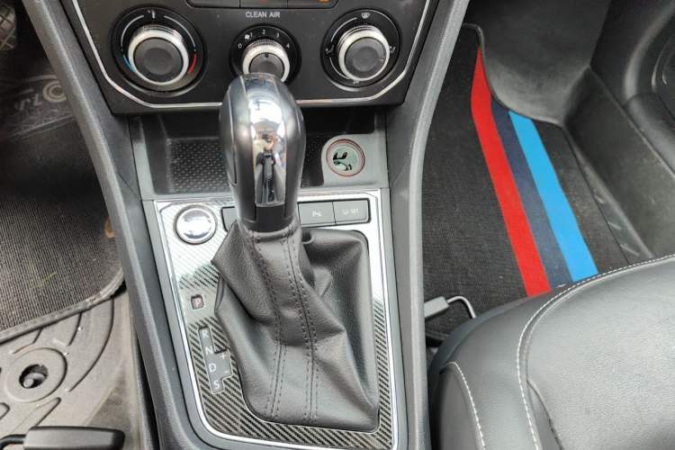 Used Volkswagen Lavida 2017 1.6L Automatic Comfort Edition Gear Lever