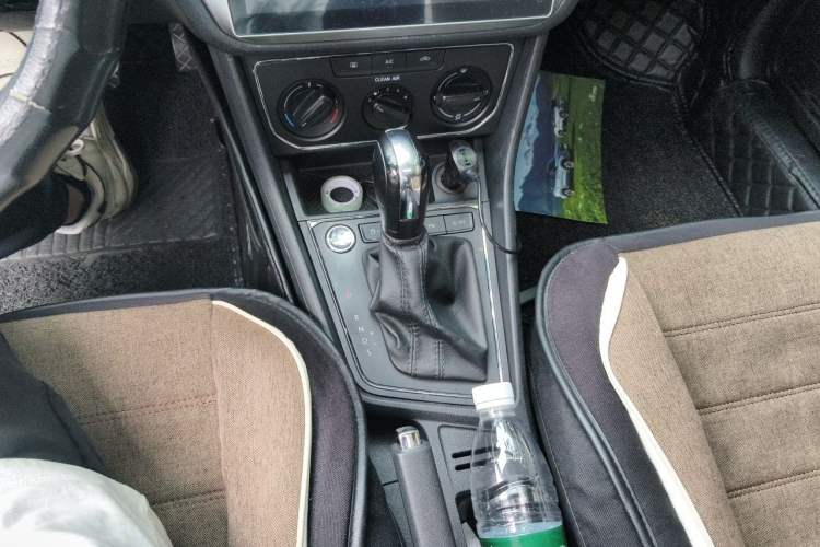 Used Volkswagen Lavida 2017 1.6L Automatic Comfort Edition Gear Lever