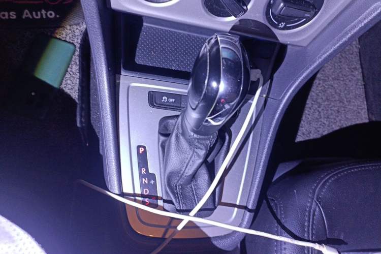 Used Volkswagen Lavida 2017 1.6L Automatic Fashion Edition Gear Lever