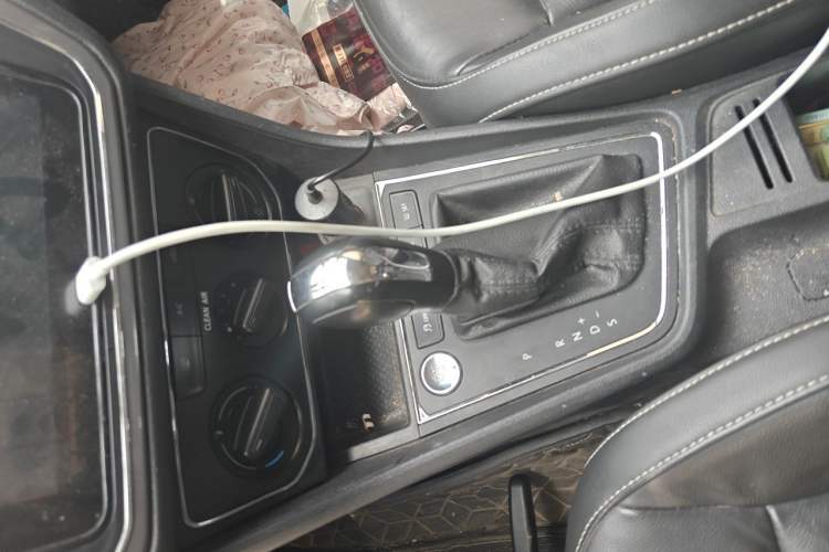 Used Volkswagen Lavida 2017 1.6L Automatic Comfort Edition Gear Lever