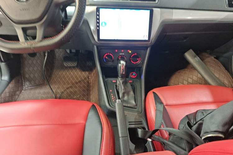 Used Volkswagen Lavida 2017 1.6L Automatic Fashion Edition Gear Lever