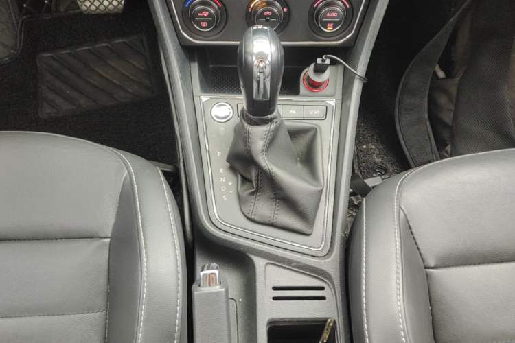 Used Volkswagen Lavida 2017 230TSI DSG Comfort Edition Gear Lever