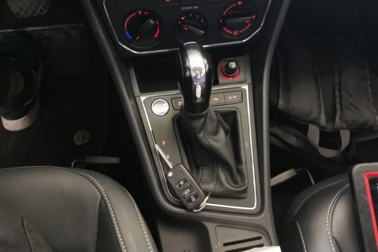 Used Volkswagen Lavida 2017 1.6L Automatic Comfort Edition Gear Lever