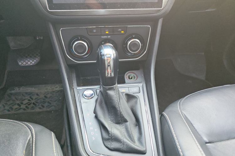 Used Volkswagen Lavida 2017 1.6L Automatic Comfort Edition Gear Lever