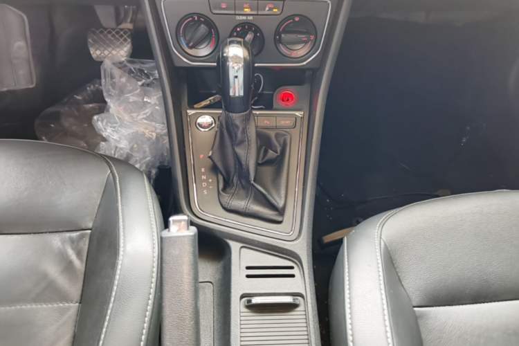 Used Volkswagen Lavida 2017 1.6L Automatic Comfort Edition Gear Lever