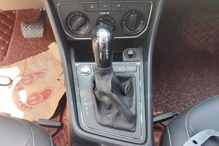 Used Volkswagen Lavida 2017 1.6L Automatic Comfort Edition Gear Lever