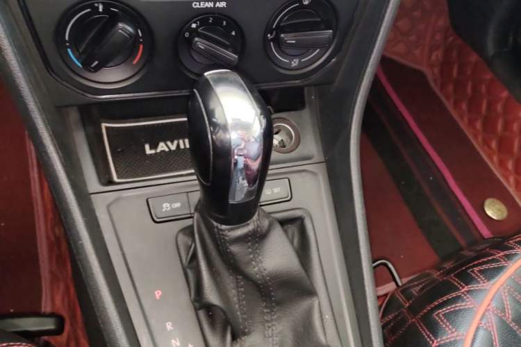 Used Volkswagen Lavida 2017 1.6L Automatic Fashion Edition Gear Lever